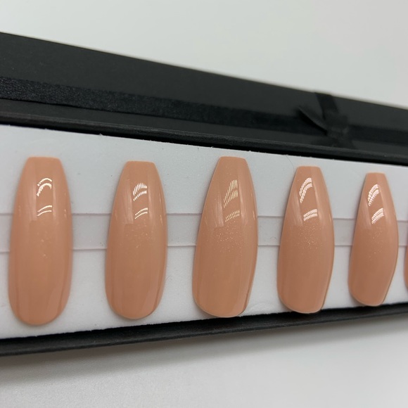 Nude/Pink Press-On Nails - Picture 3 of 3